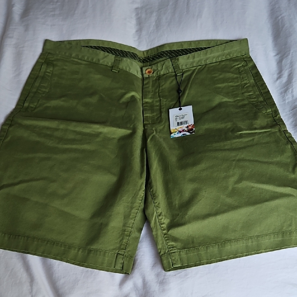 Robert Graham Men's Light Olive Green Shorts.  Mens 38